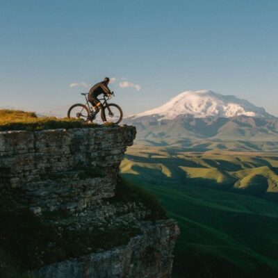 vélo de route avec roues carbone